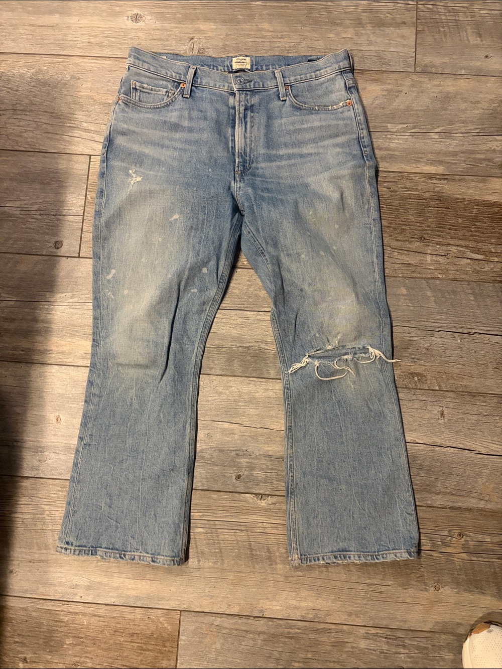 Citizens of Humanity distressed jeans 
“Demy” cropped flare sz 31